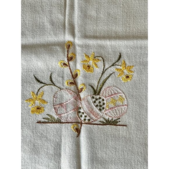 Hand-Embroidered Easter Tablecloth Topper Lace Trim Eggs Daffodils Holidays - Picture 7 of 7